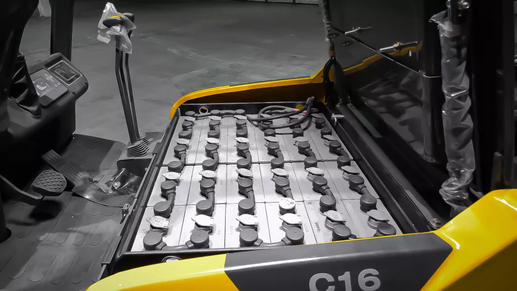 Как продлить срок службы аккумуляторных батарей (АКБ) на электропогрузчиках?